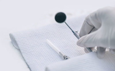 Zahnprothese durch Implantate getragen